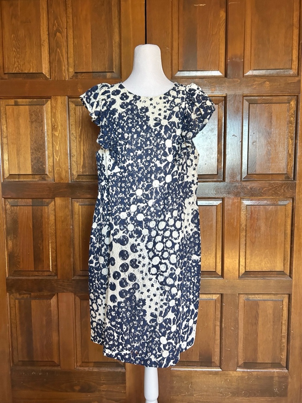 NWT Trina Turk Navy Blue & White Floral Polka Dot Lace Sheath Dress Size 12 - Picture 3 of 12